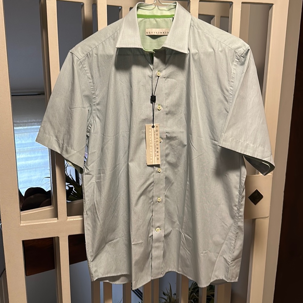 Short sleeve collared shirt